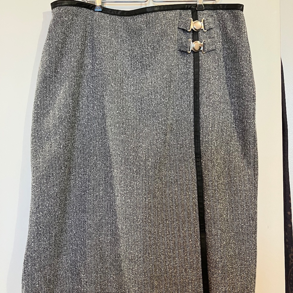 Sag Harbor Woman Gray Herringbone Skirt